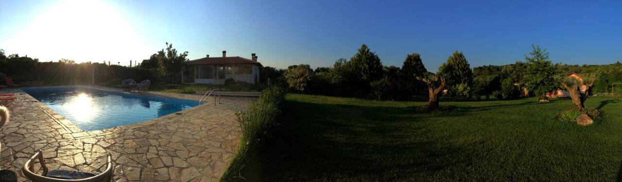 Brina'S Luxury Apartments Agioi Apostoloi  Buitenkant foto