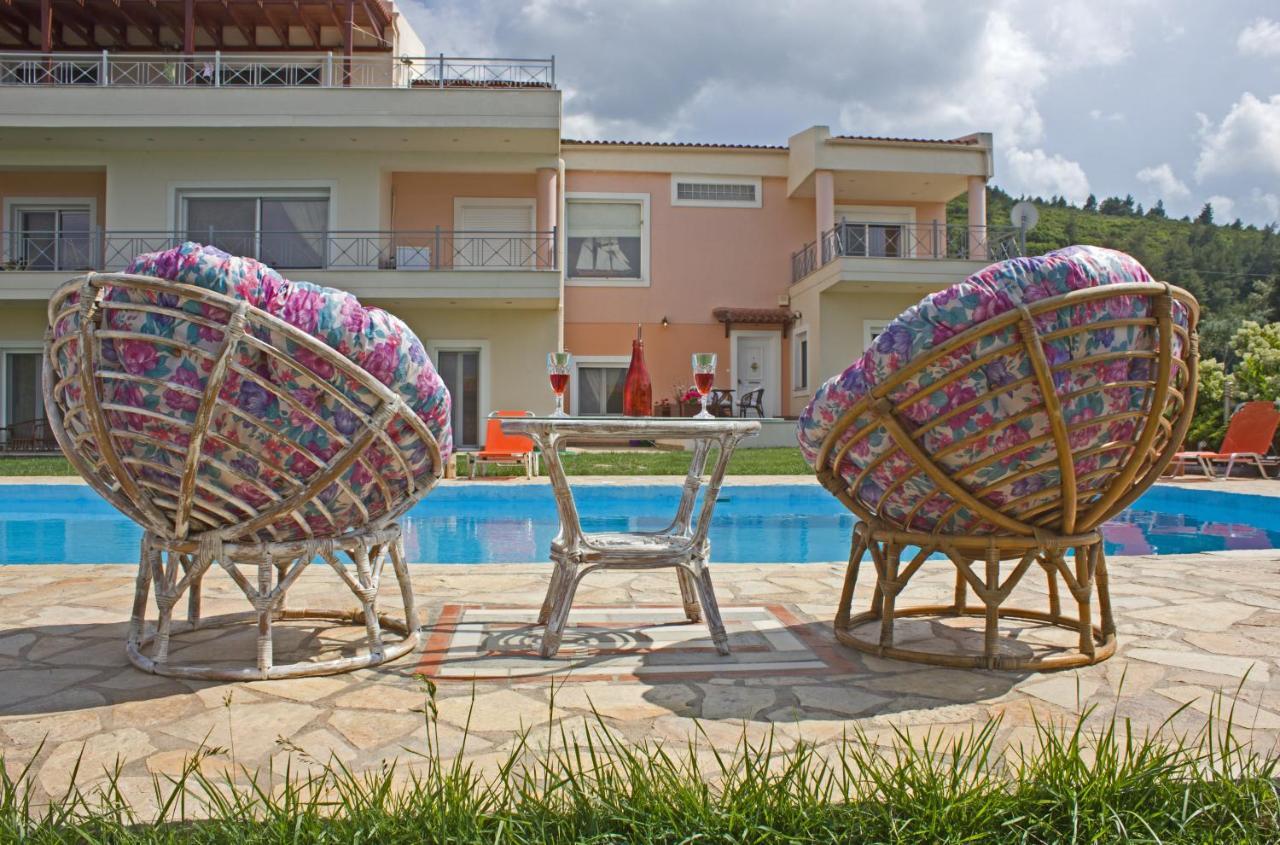 Brina'S Luxury Apartments Agioi Apostoloi  Buitenkant foto