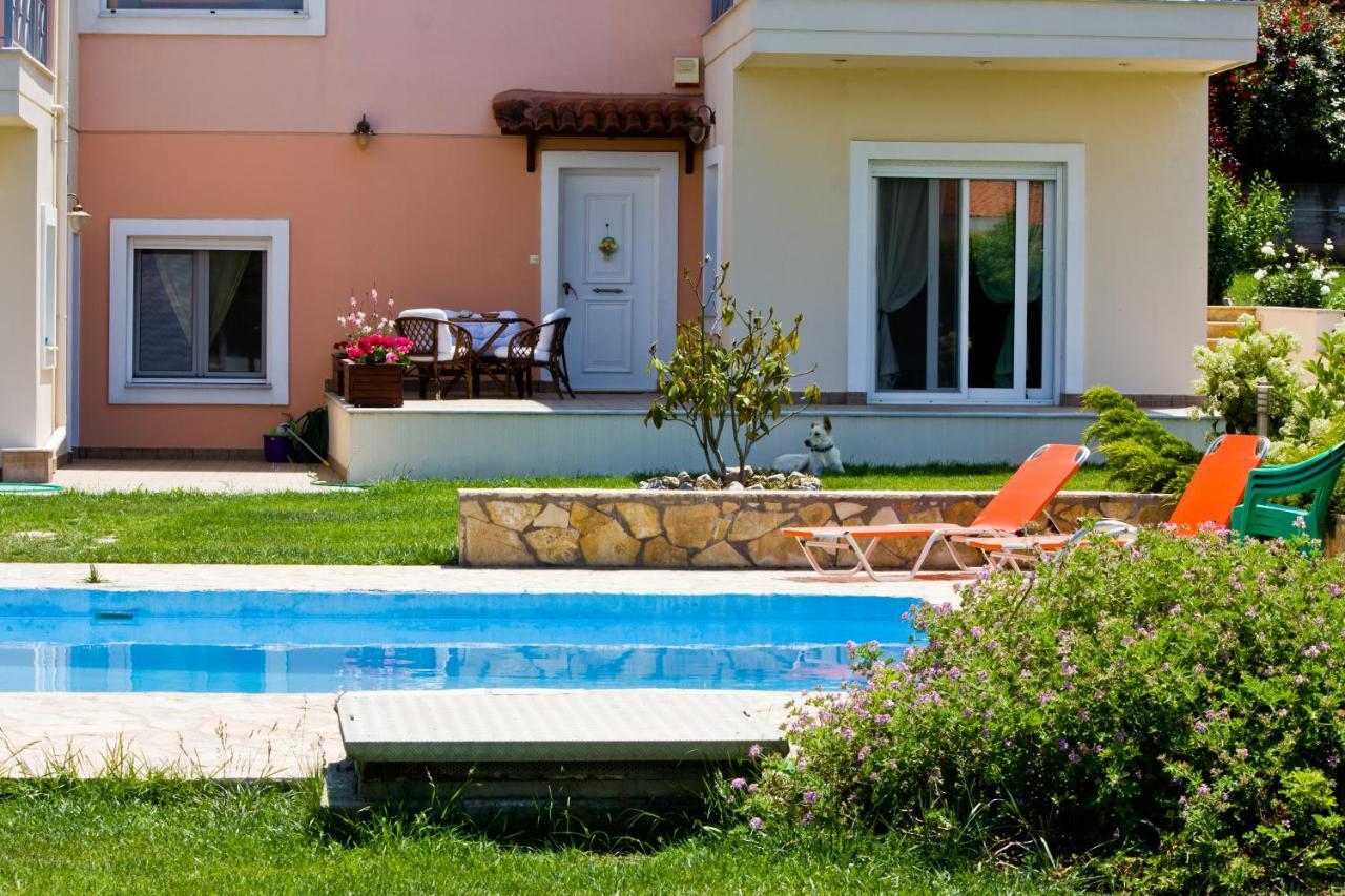 Brina'S Luxury Apartments Agioi Apostoloi  Buitenkant foto